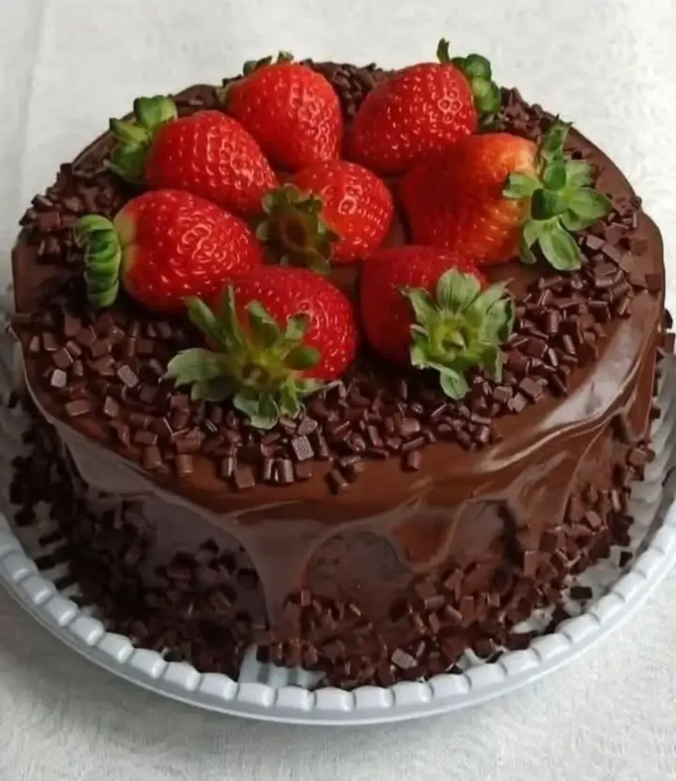 Chocolate cake with strawberries